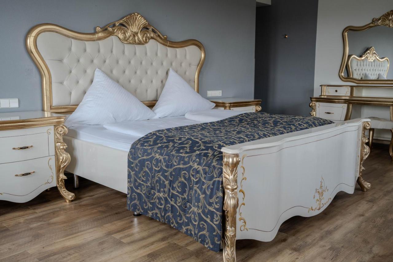 Eventlocation & Hotel Schloss Neuburg Obrigheim 外观 照片