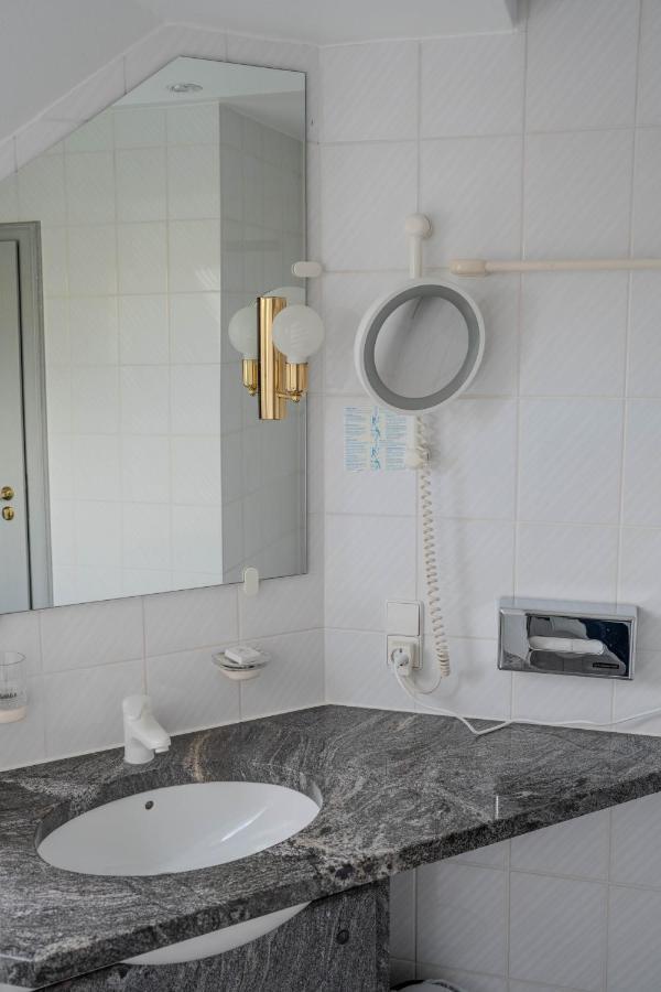 Eventlocation & Hotel Schloss Neuburg Obrigheim 外观 照片